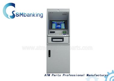 財政装置自動支払機機械は NCR SelfServ 6628 のロビーの Mahcine NCR 機械を分けます